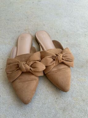 crown & ivy Tan Knotted Pointed-Toe Mule Flats